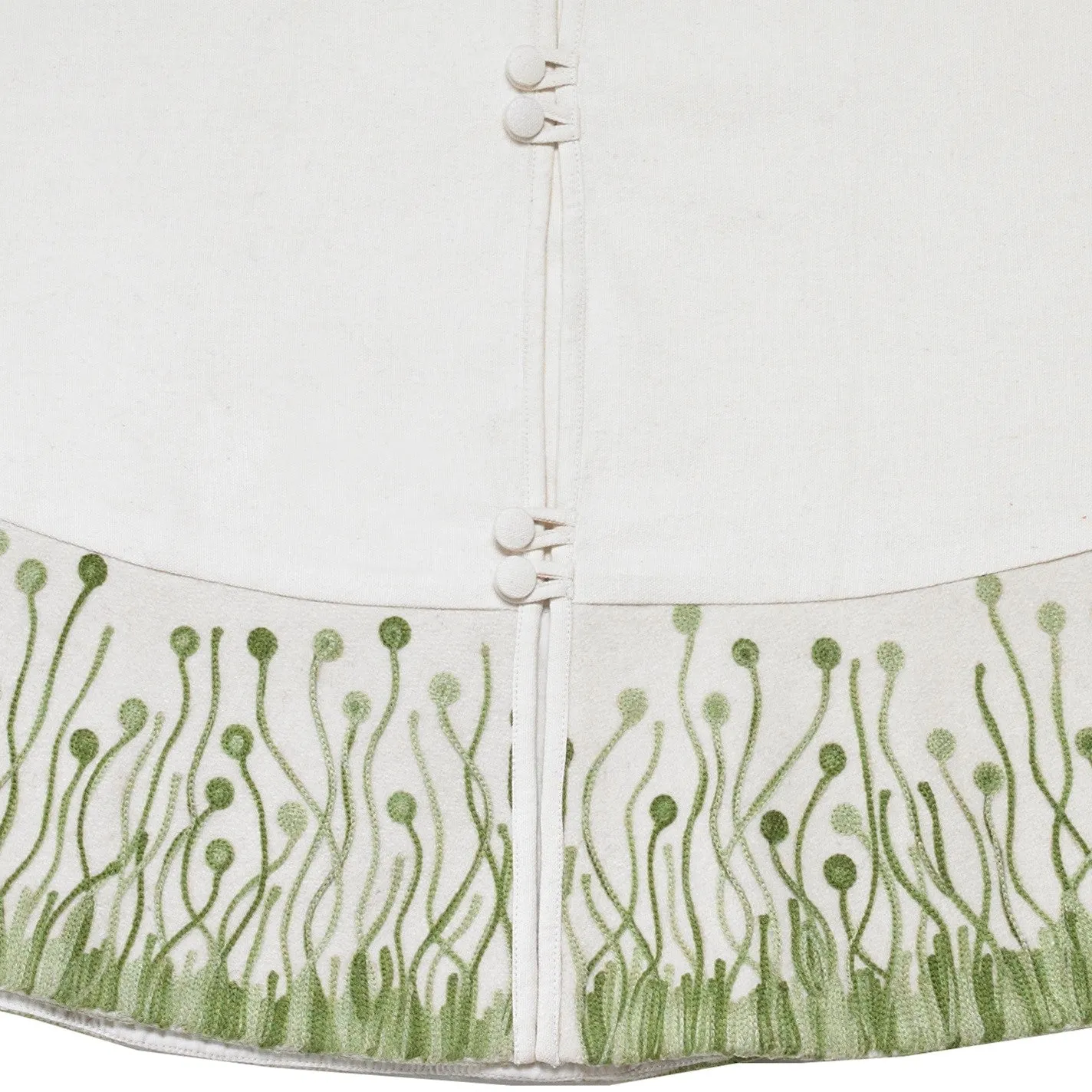 Flora Christmas Tree Skirt in Green