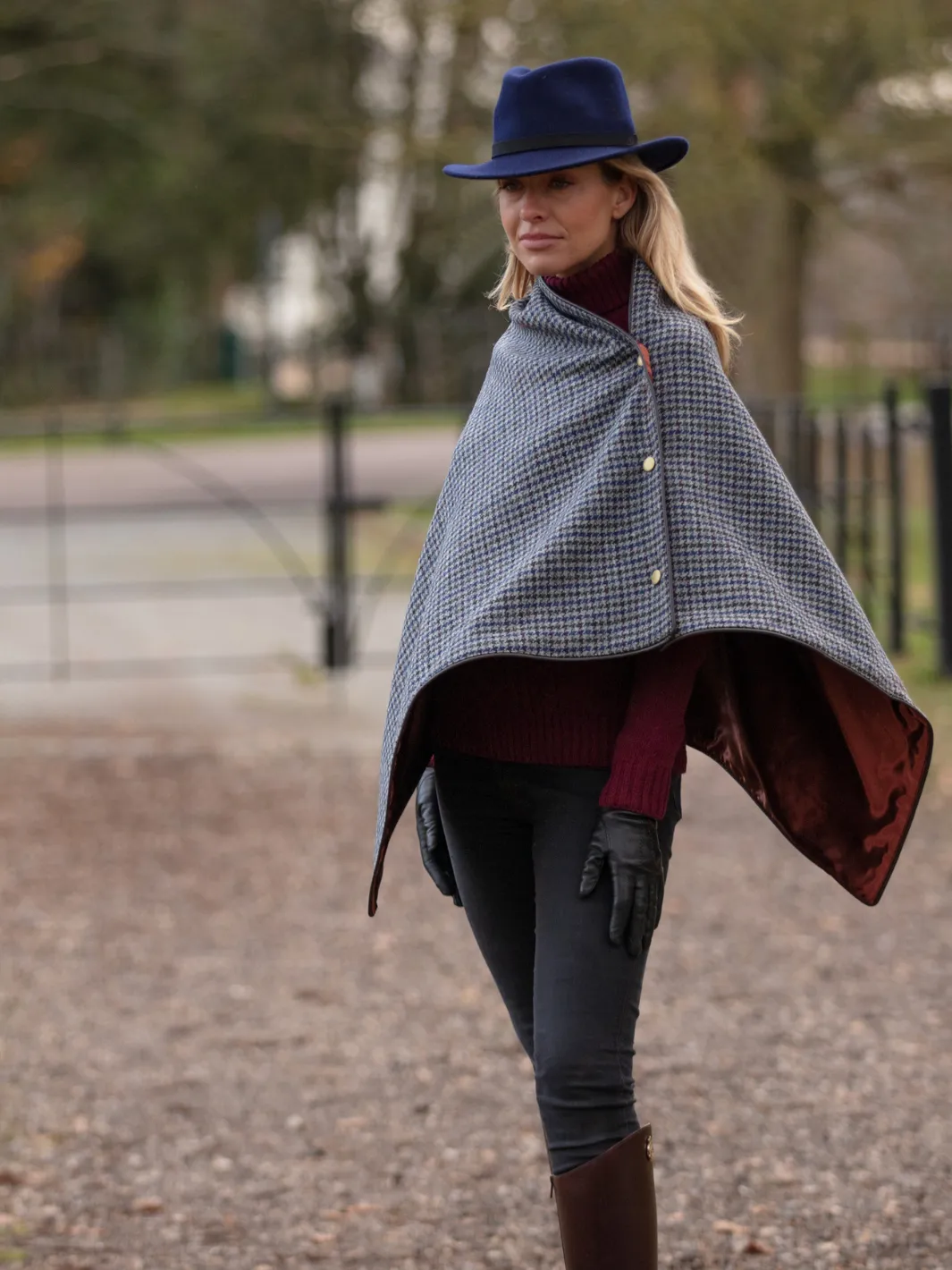 Tweed Shawl - Navy Houndstooth